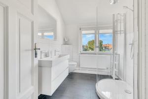 Koupelna v ubytování Altstadt-Refugium unterm Dach Goslar + 24 fotografií
