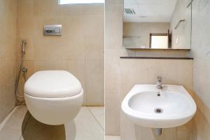 FabHotel Karpagam في كويمباتور: حمام به مرحاض أبيض ومغسلة