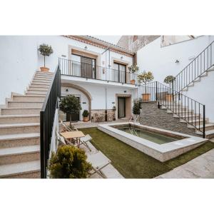 an external view of a house with stairs and a courtyard at Apartamentos Turaca in Trujillo