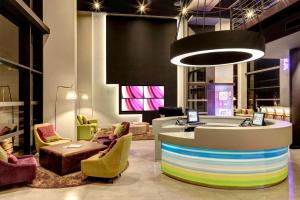 Гостиная зона в Aloft Asuncion