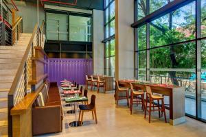 Гостиная зона в Aloft Asuncion
