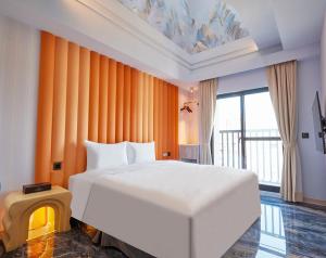 a bedroom with a white bed and a large window at 星澄風旅 Zela Design Hotel in Kaohsiung