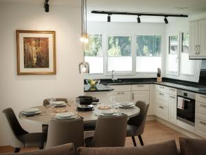 Kuchyň nebo kuchyňský kout v ubytování Apartment Davinci-2 by Interhome