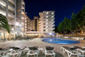 a hotel with a swimming pool at night at Hotel Best Da Vinci in Salou