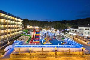 Bazén v ubytování Hotel Best Cap Salou nebo v jeho okolí