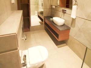 Koupelna v ubytování Hotel Green Land Heights + 27 fotografií