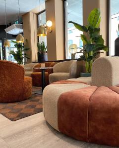 a lobby with a bunch of chairs and tables at Hotel Birger Jarl in Stockholm