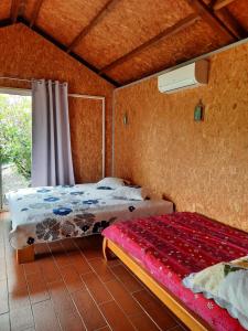 Postel nebo postele na pokoji v ubytování Ferme auberge le Ti'planteur