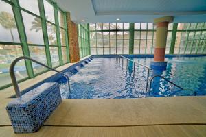 Bazén v ubytovaní Holiday World RIWO Hotel. alebo v jeho blízkosti