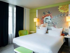 Postel nebo postele na pokoji v ubytování Mercure Nice Centre Grimaldi