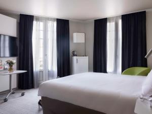 Postel nebo postele na pokoji v ubytování Mercure Nice Centre Grimaldi