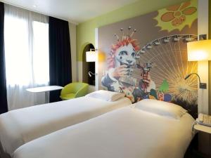 Postel nebo postele na pokoji v ubytování Mercure Nice Centre Grimaldi