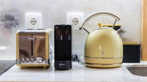 a toaster and a toaster sitting on a kitchen counter at Urban House Marquês by LovelyStay in Porto
