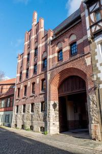 a large brick building with an archway on a street at Ferienappartements im Speicherwerk in Quedlinburg