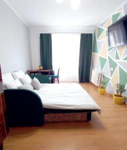 Cama ou camas em um quarto em 3 кімнатна затишна та комфортна квартира