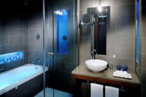Koupelna v ubytování Hues Boutique Hotel