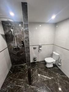 A bathroom at Penzion u Tučňaka
