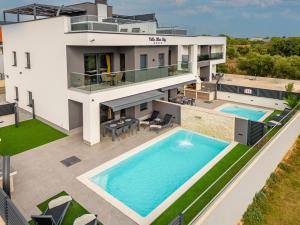 Bazén v ubytování Villa Blue Sky 1 ZadarVillas nebo v jeho okolí
