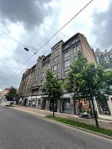 een groot gebouw aan de straatkant bij Fancy private student's rooms in Rīga