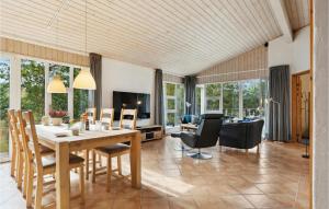a dining room with a table and chairs at Lovely Home In Fjerritslev With Wifi in Fjerritslev
