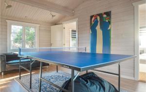 Stolní tenis v ubytování Gorgeous Home In Hjrring With Ethernet Internet nebo okolí