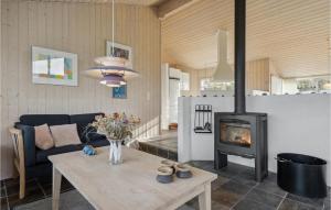 Posezení v ubytování 3 Bedroom Beautiful Home In Skjern