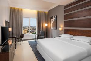 Four Points by Sheraton Lagosにあるテレビまたはエンターテインメントセンター