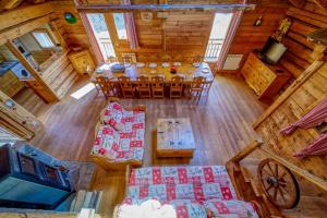 an overhead view of a dining room and kitchen in a cabin at Chalet Beaufortain La Pachna in Hauteluce