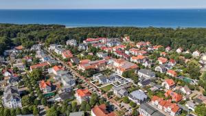 an aerial view of a town with houses and the ocean at Gustava 29 in Graal-Müritz