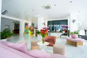 a lobby with pink furniture and flowers in a store at Phuoc Thanh IV Hotel in Vĩnh Long