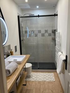 Kúpeľňa v ubytovaní LE SAINT CYP - Toulouse - appart entier cosy et au calme, proche du métro