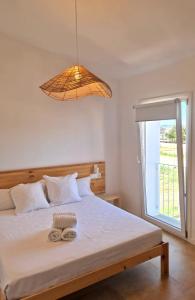 a bedroom with a large bed with a large window at Villa Barracot in Deltebre