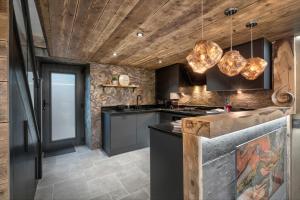 Kuchyň nebo kuchyňský kout v ubytování Coronation Cottages, Modernised 200-Year-Old Lake District Cottage Getaway for Two