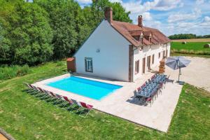 an aerial view of a house with a swimming pool at So Villa Les Houx 45 - Heated pool - Soccer - 2h from Paris - 30 beds in Triguères