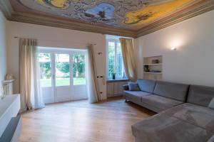 A seating area at Il giardino di Luy Apartment