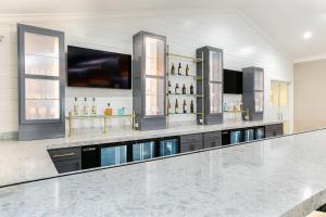 The lounge or bar area at Biddle Point Inn