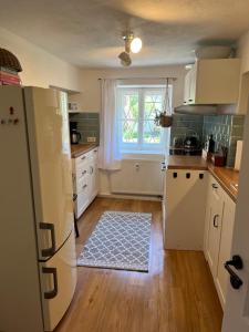 Kuchyň nebo kuchyňský kout v ubytování Ferienwohnung Gartenglück