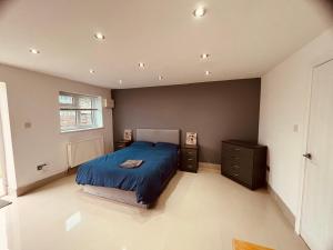 New BedfontLarge and comfy studio flat C near Heathrow的相册照片