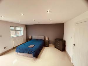 New BedfontLarge and comfy studio flat C near Heathrow的相册照片