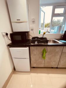 New BedfontLarge and comfy studio flat C near Heathrow的相册照片