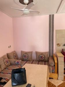 a living room with a couch and a ceiling fan at Luxurious appartement in Oujda