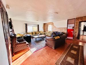 Et sittehjørne på apartment between ajloun castle and Jerash ruins