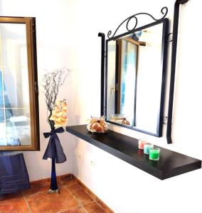 Zdjęcie z galerii obiektu Villa El Suspiro Frigiliana Nerja with spectacular panoramic sea views w mieście Frigiliana