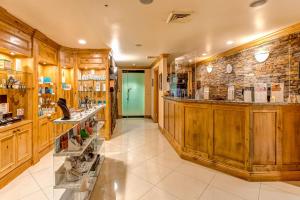 a large room with wooden cabinets and a bar at Westgate Mountain Retreat in Park City