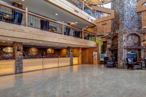 a large lobby with a bar and a fireplace at Westgate Mountain Retreat in Park City