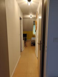 Postel nebo postele na pokoji v ubytování Hotel Au Val Doré
