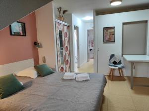 Postel nebo postele na pokoji v ubytování Hotel Au Val Doré