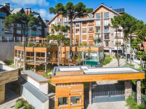 een uitzicht op het Elada appartementencomplex bij Apartamento Bellagio 2 Suítes e Piscina by Achei in Canela