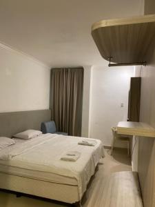 Llit o llits en una habitació de Belvena Makati Hotel