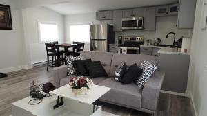 Η κουζίνα ή μικρή κουζίνα στο Charming Retreat on Rothesay Road